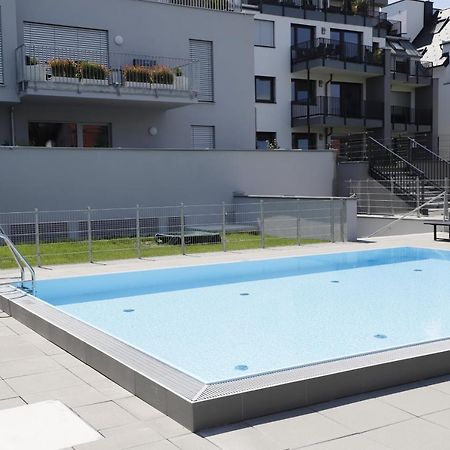 Yellow Flower Apartment With Pool - 5 Min To Lake Βιέννη Εξωτερικό φωτογραφία