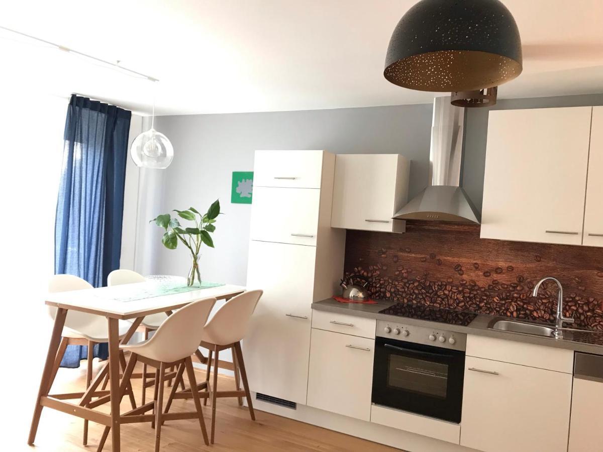 Yellow Flower Apartment With Pool - 5 Min To Lake Βιέννη Εξωτερικό φωτογραφία