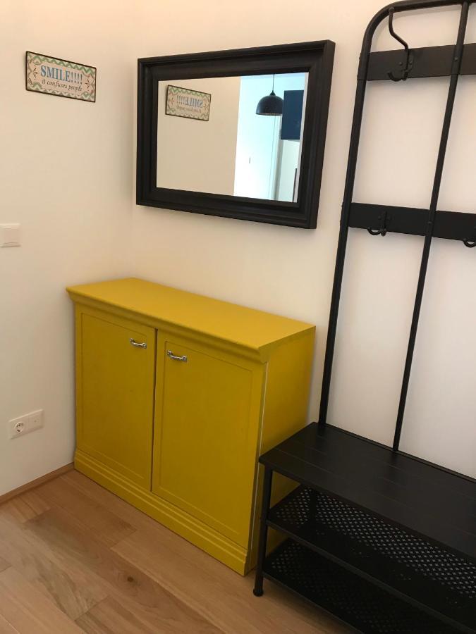 Yellow Flower Apartment With Pool - 5 Min To Lake Βιέννη Εξωτερικό φωτογραφία